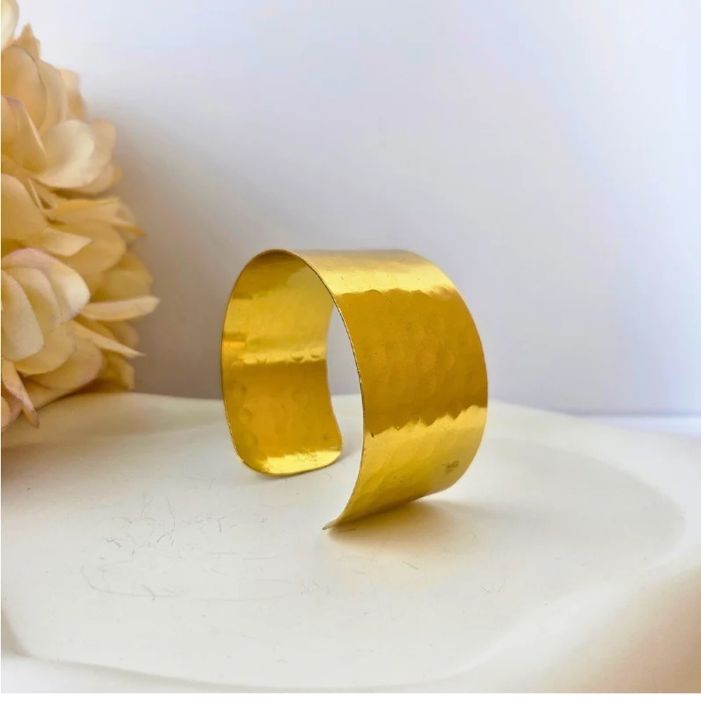 RAFFINE’ VINTAGE 10k GOLDEN HAMMERED CUFF 3” - Picture 8 of 9
